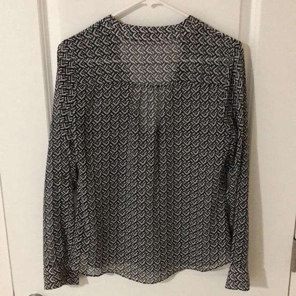 🔥 3 for 15 🔥 A.N.A Flowy Black and White Top - Picture 2 of 5